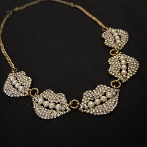 Betsey Johnson Pave Lips Statement Necklace – Gold Tone